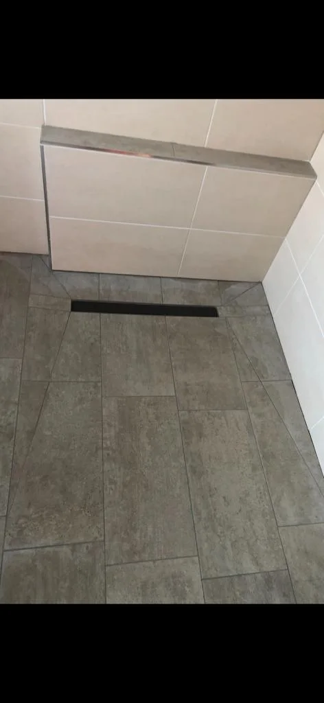 Geflieste moderne Dusche